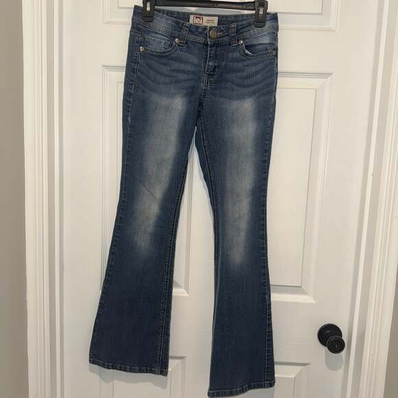 LEI Womens Sophia Hipster Flare Jeans Size 3 Stretch Distressed Flap Pockets - Picture 1 of 5
